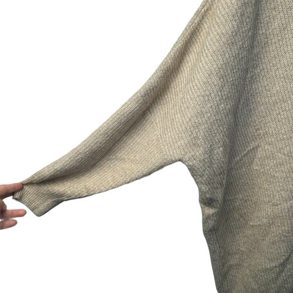 HYFVE Beige Oversized V-Neck Sweater Women’s Size Large Cozy Knit Pullover - Picture 4 of 6